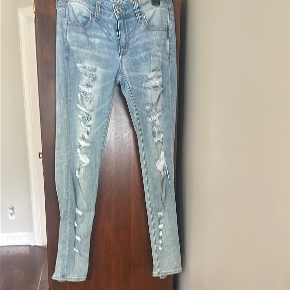 American Eagle Blue Skinny Jeans with Distressed Detailing